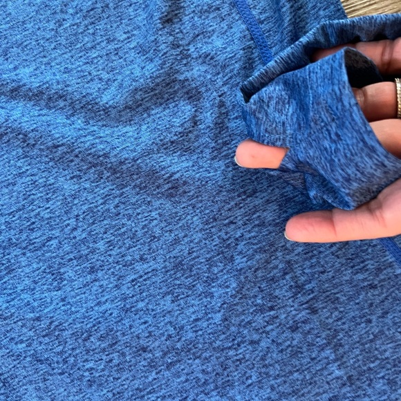 Athletic Half Zip Top with Thumbholes Large - Picture 5 of 7